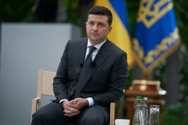 Зеленський на нагрітому стільці, фото:president.gov.ua