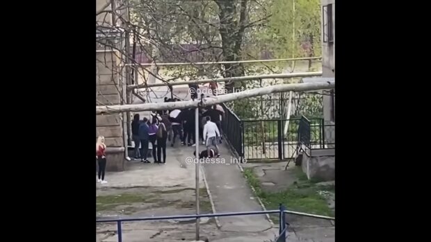 Массовая драка в Одессе с пострадавшими, скриншот: Youtube