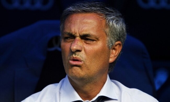 Моуриньо уволили из-за конфликта с игроками