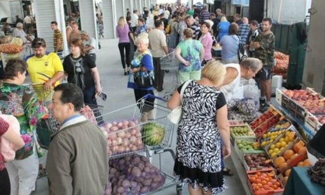 Мешканців окупованих територій тероризують продуктовим дефіцитом