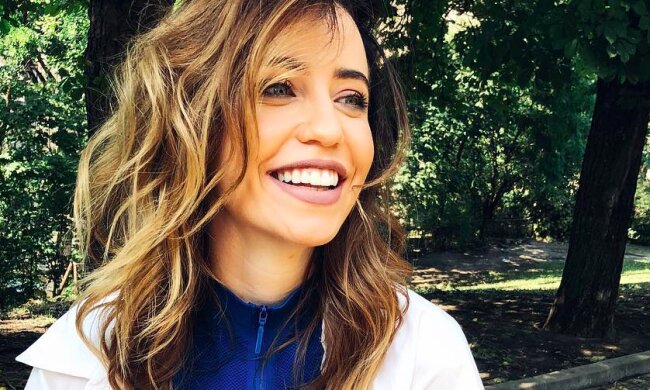 Узнали себя? Дорофеева показала, как начинается ее утро, смешные танцы в душе