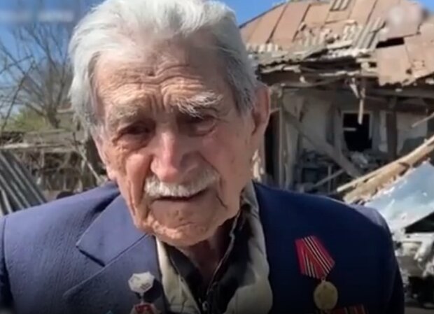 Оккупанты разбомбили дом ветерана, скриншот из видео