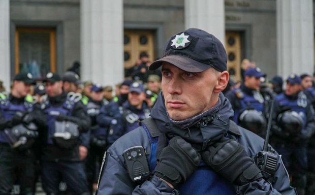 В столкновениях под администрацией Порошенко пострадали копы: возбуждено уголовное дело