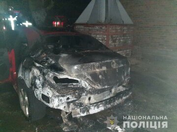 підпал авто, фото: Національна поліція