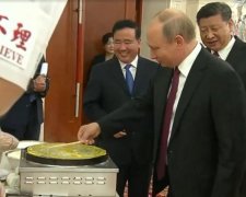 Путін нагодував китайців пельменями власного приготування