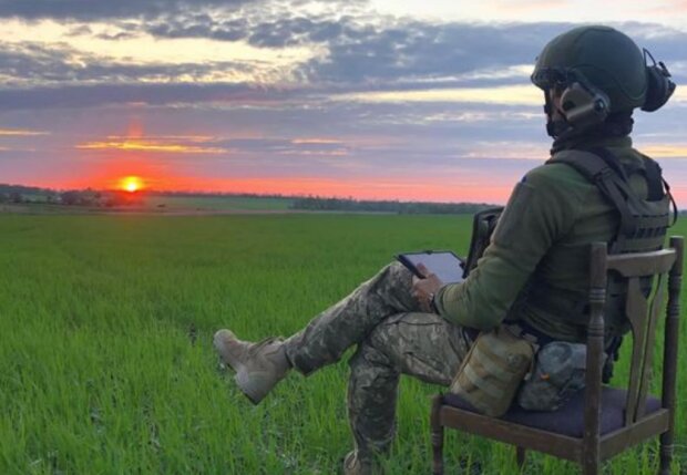 ЗСУ, воїн, захід сонця / фото: Pinterest