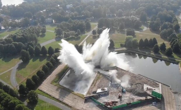 Знесення пам'ятників, Латвія. Фото: скриншот з відео