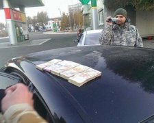 На Донбассе поймали пограничников во время получения взятки в 200 тыс (фото)