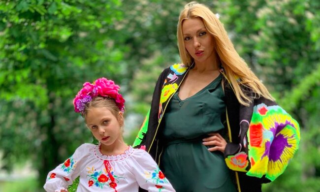 Полякова зачарувала молодшою донькою-моделлю на пляжі: "Копія тата!"