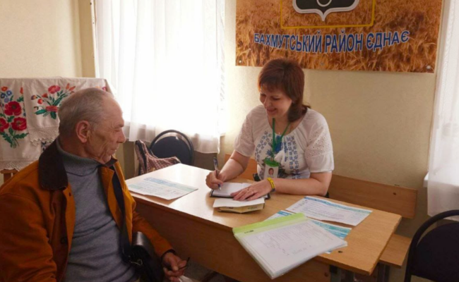 Оформление документов, фото: Facebook