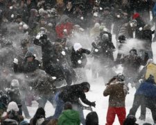 Харків'яни викликали поліцію через снігову битву студентів (відео)