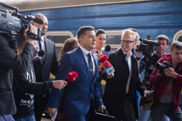 Зеленський терміново звернувся до українців через Порошенка