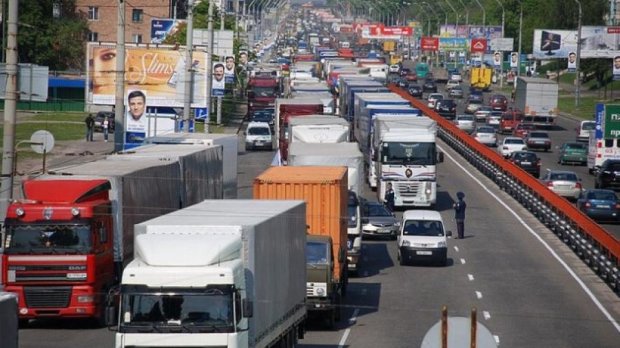 Вантажівкам заборонили їздити вдень по Києву