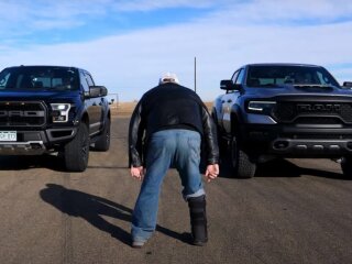 Ram 1500 TRX vs Ford F-150 Raptor, скріншот