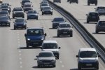 У Києві мікроавтобус "поцілував" легковик, є постраждалі: фото