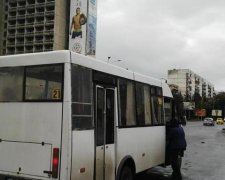 За сина побратима! Жлоба-маршрутника наздогнала миттєва відплата