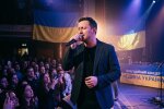 український співак концерт сцена мікрофон