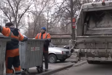 Вивіз сміття. Фото: скрін youtube