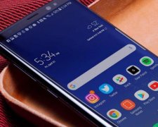 В сети показали живые фото Samsung Galaxy S10