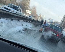 Аварія зупинила рух на столичному проспекті Перемоги