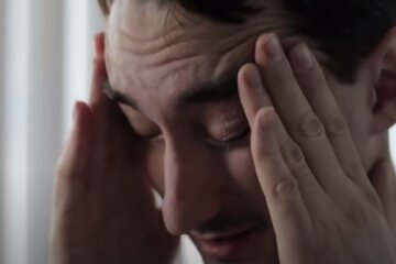 Тривожність та стрес. Фото: скриншот Youtube