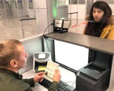 Украину завалило фальшивыми документами: названы расценки 