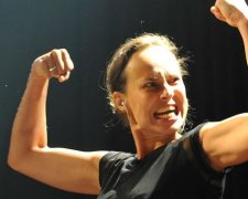 Чичеріна оспівала Гіві і Моторолу