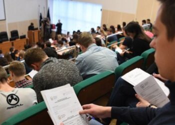 Студенты, скриншот: YouTube