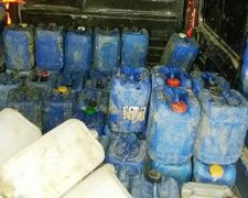 Контрабандисти везли в Молдову 50 каністр спирту (фото)