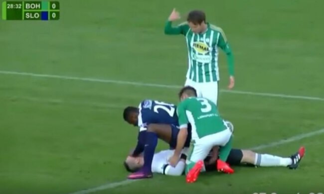 Футболист спас соперника от смерти на поле