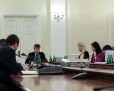 Поперло! Мати українського чиновника раптово розбагатіла
