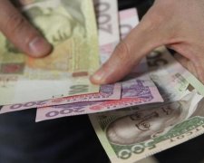 Ничего святого: работница банка обокрала вдову героя АТО