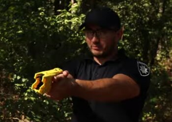 электрошокер, скрин с видео