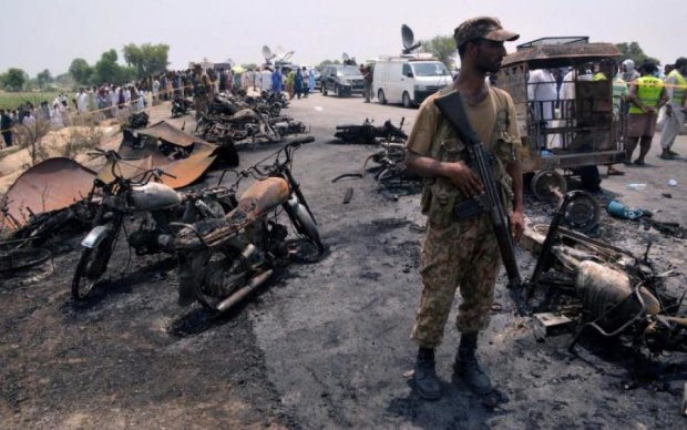 Теракт перед выборами: число жертв взрыва в Пакистане возросло
