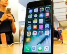 Samsung нанес рекламный удар по iPhone X