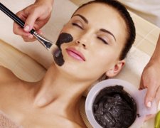Як застосувати активоване вугілля в догляді за обличчям