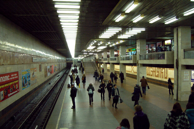 Станция метро Позняки