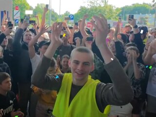 Пётр Ханке (Łatwogang) на велосипеде во время благотворительного марафона через Польшу