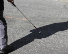 Незрячего избили за рекламу