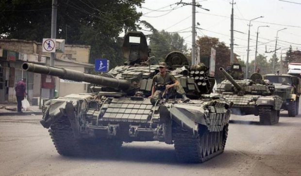  У Донецьку зафіксували колону танків (відео)