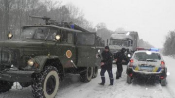 Снігопади обмежили рух на основних трасах