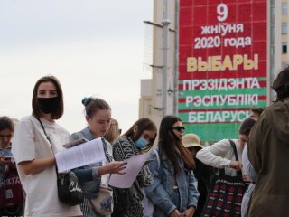 Протести, фото: EPA/UPG