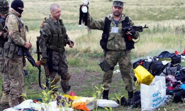 "Беремо золотом": мародери Путіна цинічно грабують Донбас