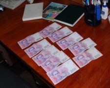 Посадовець Державної виконавчої служби попався на хабарі