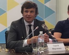Помідори вже не ті: студенти кинули в замміністра тортом (відео)