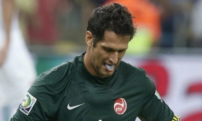 Вратарь отметился самым нелепым автоголом (видео)