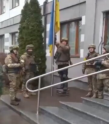 В Буче снова подняли украинский флаг, скриншот