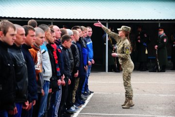 "Диванный патриотизм": социологи узнали, сколько украинцев готовы защищать Донбасс. А по факту?