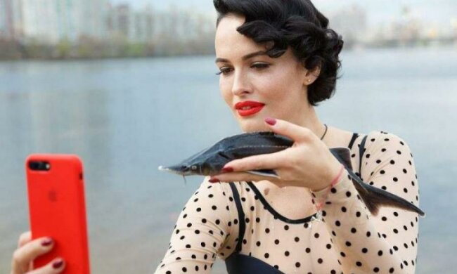 Астаф'єва показала свій "соковитий булкан"