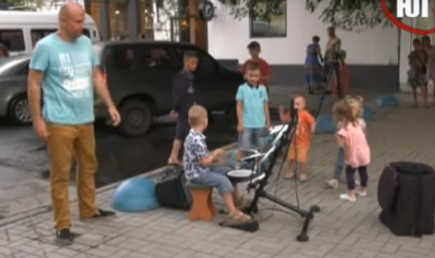 Как живут молодые украинские ромы (видео)